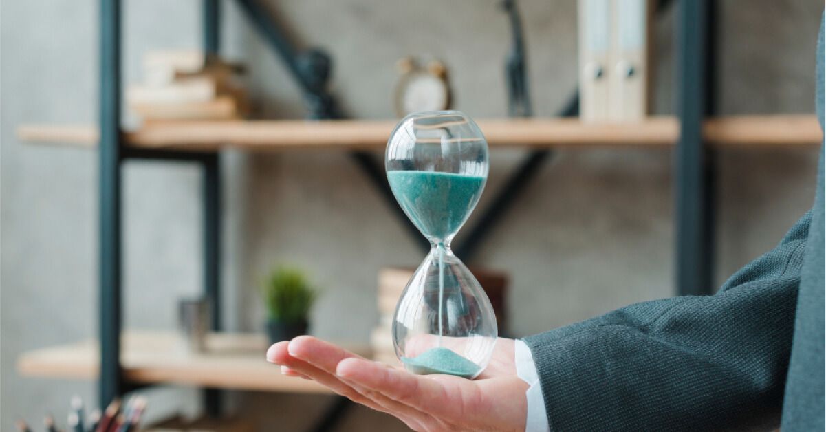 HR holding a sand clock