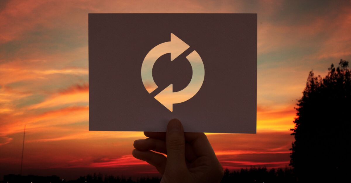 Person holding a reset symbol