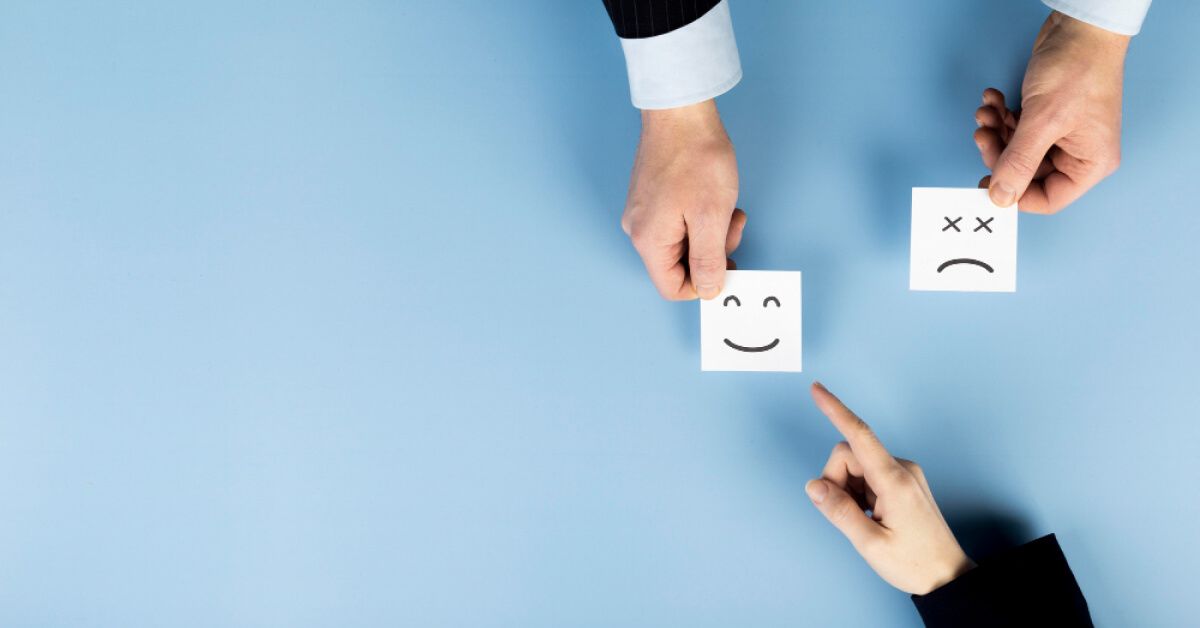 An employee pointing at a feedback card presented to them