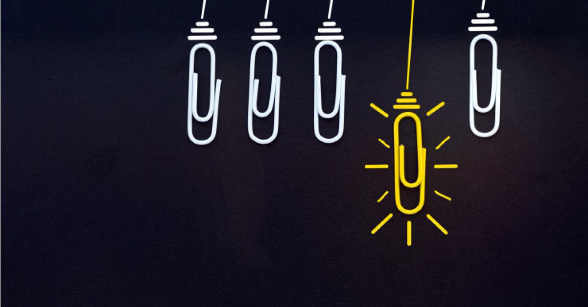 Bulb concept out of thumb pins