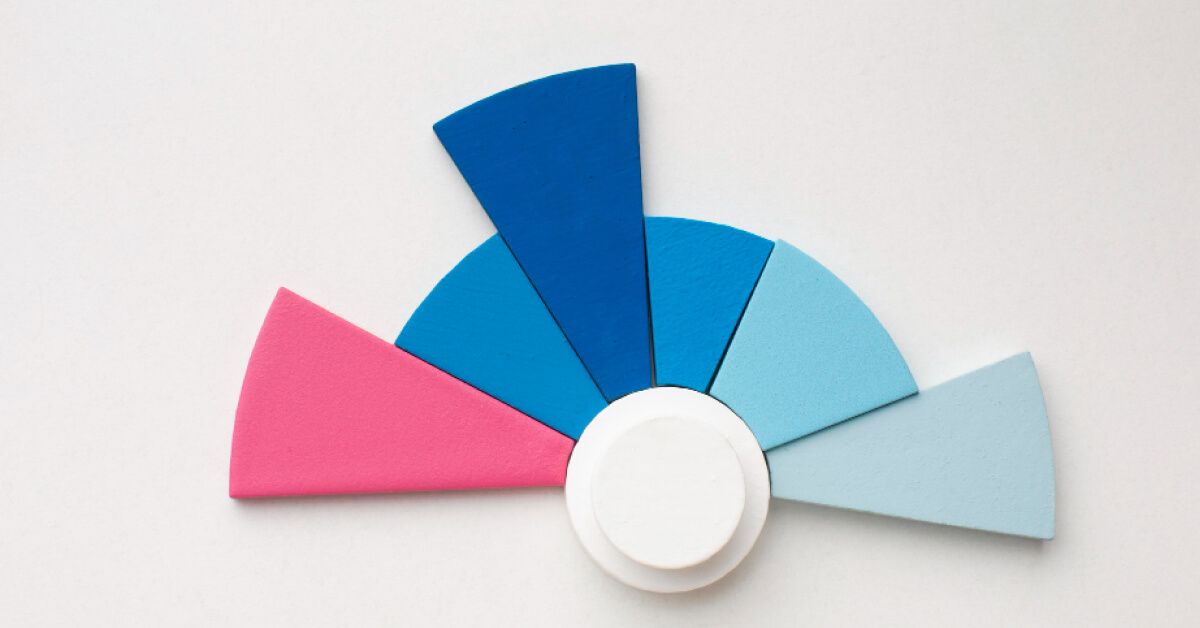 Variably colored segments of a pie chart placed around a knob