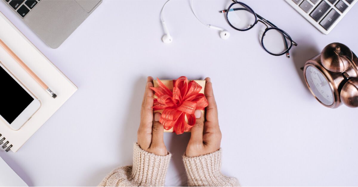 A person holding gift in a table